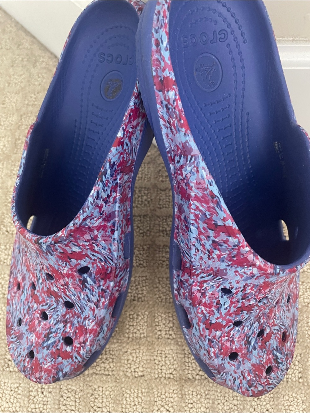 CROCS Classic Clog - Navy Interior with Red & Light Blue Speckle - Picture 3 of 5